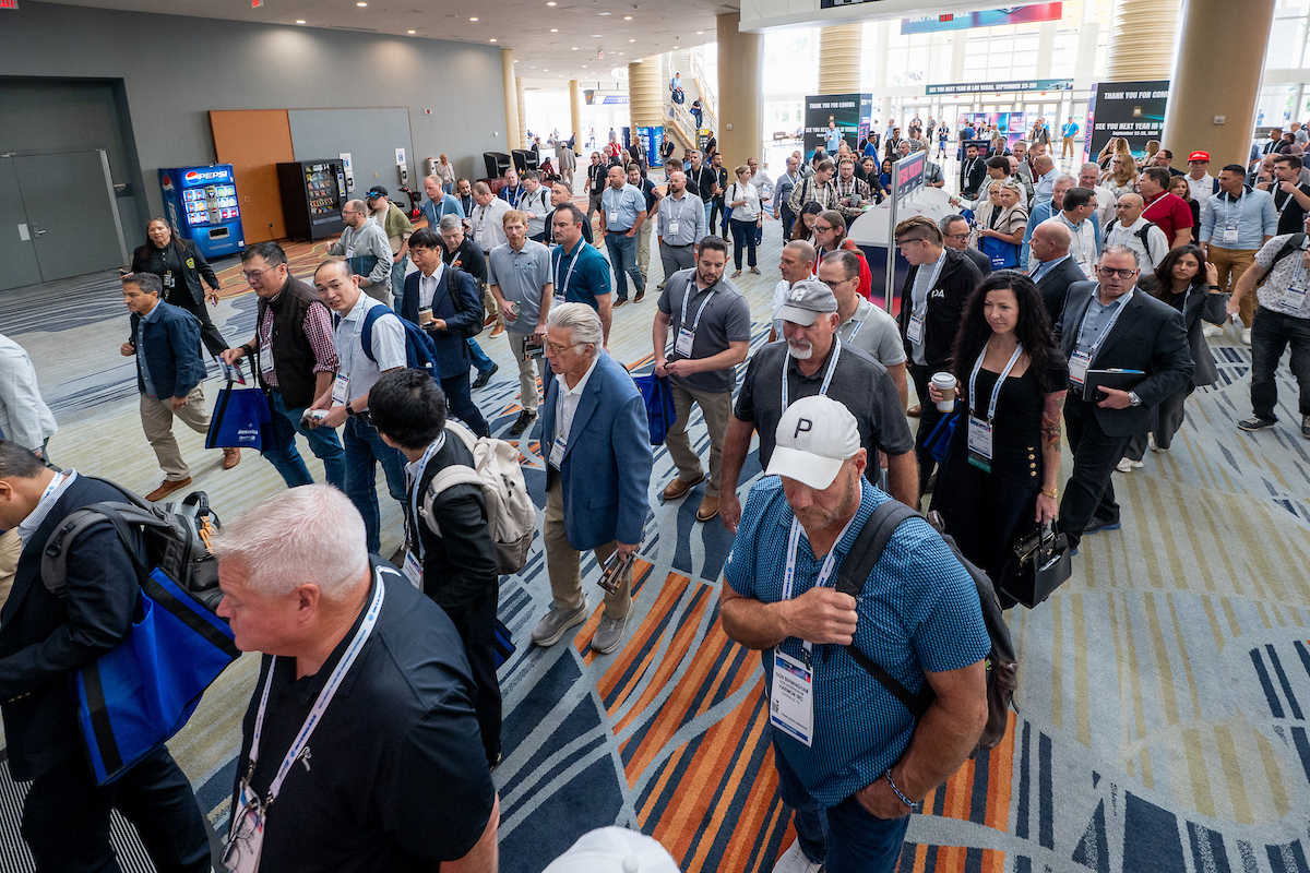GlassBuild 2025 trade show floor